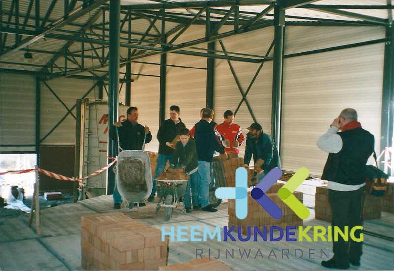 LOBITH HELPT BIJ BOUW PAUWGAARD (4) Coll. P. Snip